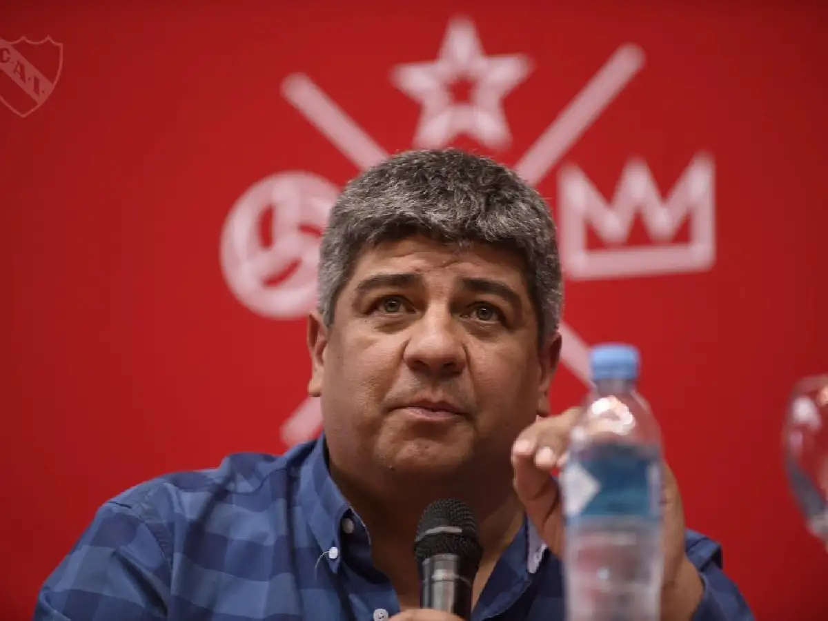 "Holan tiene todo el apoyo de la Comisión Directiva" 
