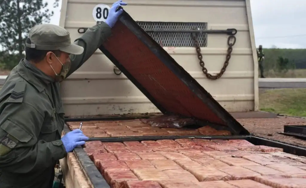 Detectan más de 175 kilos de marihuana ocultos en una grúa