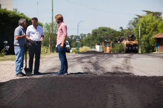 El Municipio realiza trabajos de bacheo en Sierra de los Padres
