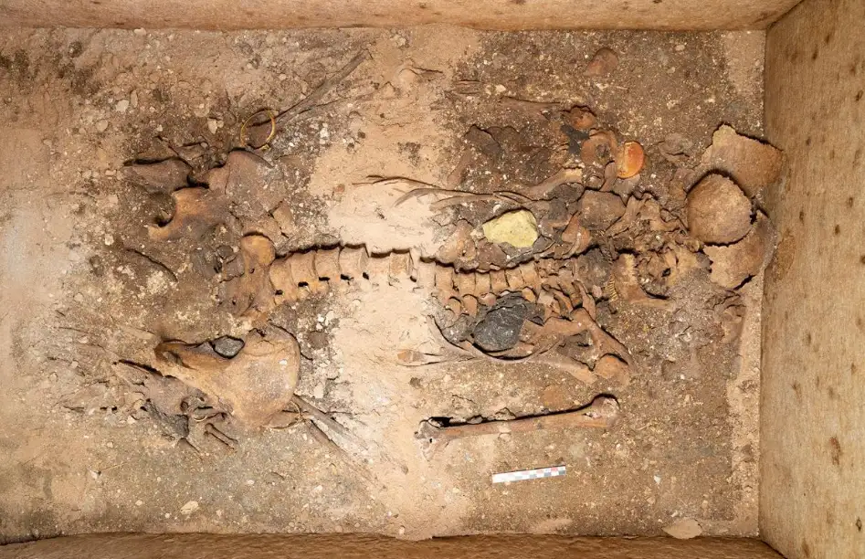 Descubren una tumba intacta de 1800 años en Grecia