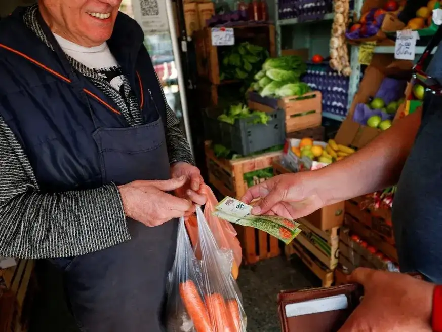 Los préstamos personales aumentan en la cadena de consumo. Foto: Archivo / Reuters / Agustin Marcarian.