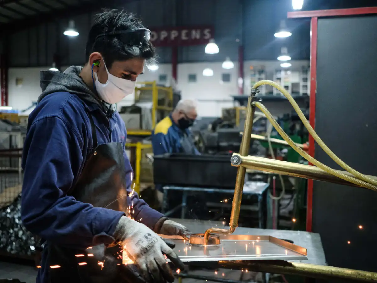 La UIA informó un aumento en el empleo industrial durante noviembre