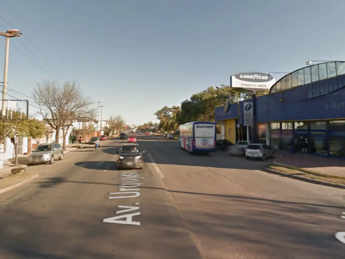 Un motociclista resultó gravemente herido al chocar con una camioneta 