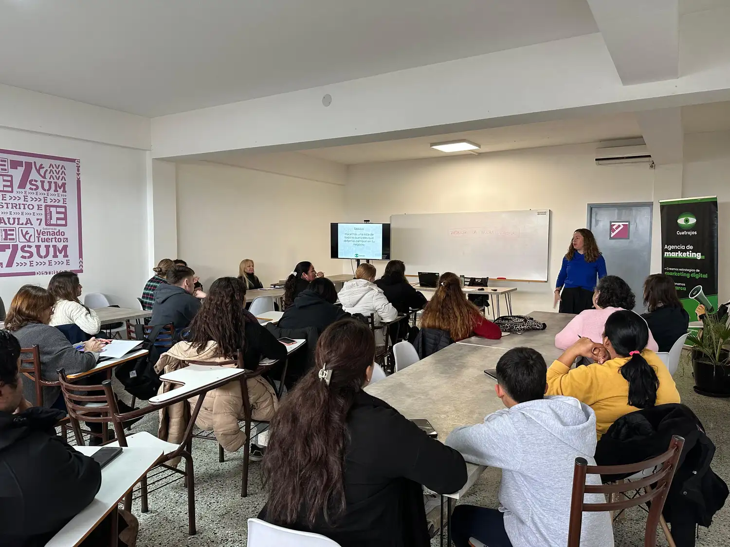 Un buen número de vecinos participó de la capacitación.