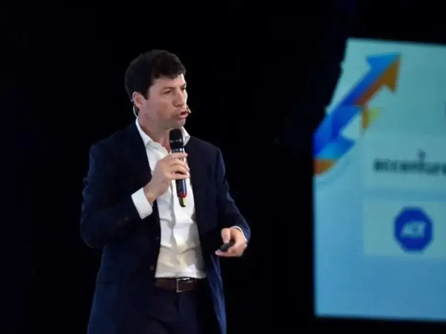 "La tasa de ahorro está por debajo de los 14 puntos del producto", advirtió el economista.