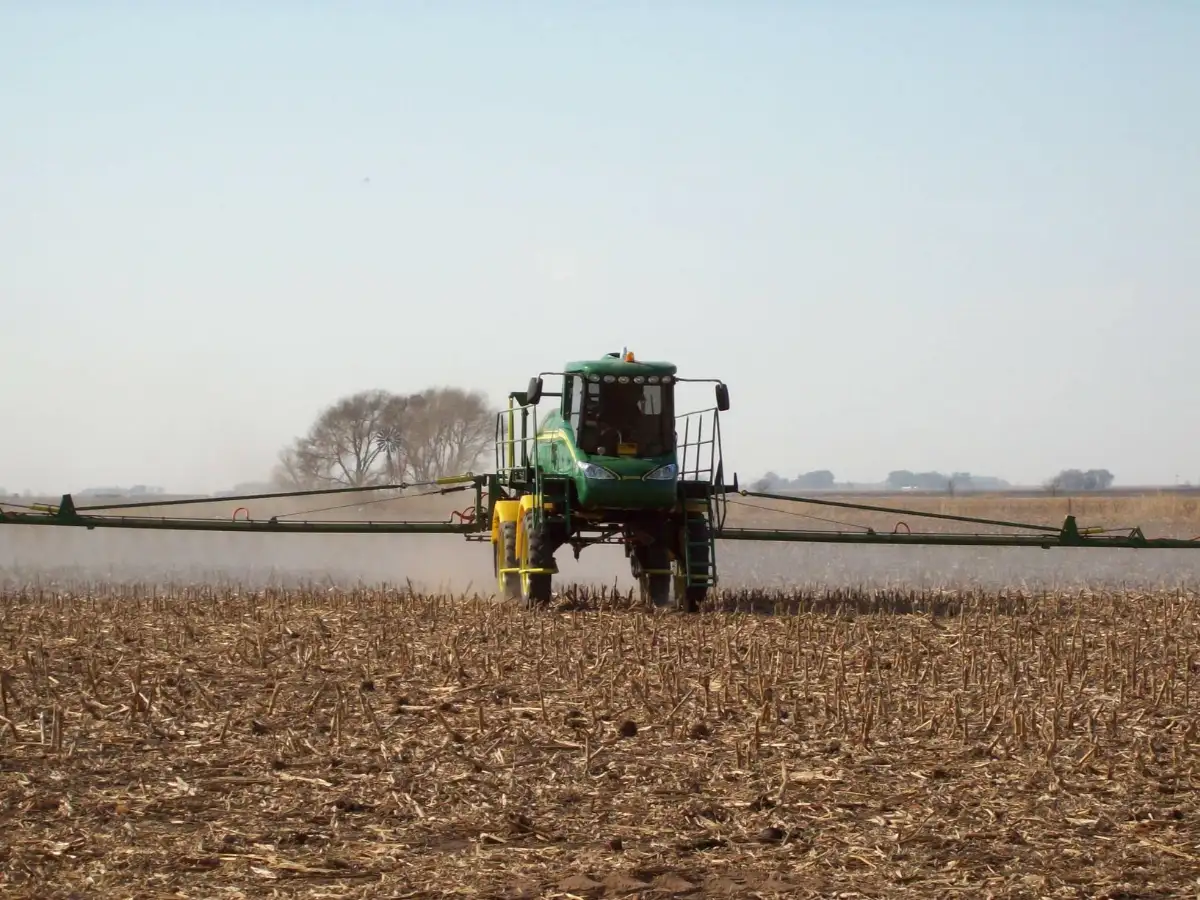 Proponen subir 100% los impuestos a quienes usen agroquímicos en Santa Fe