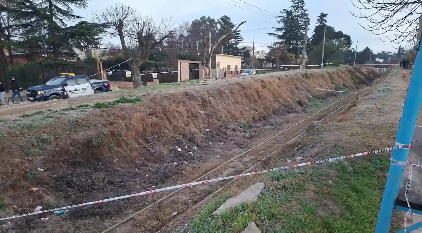 Investigan cómo fueron atropellados los dos hombres que murieron en las vías. (Foto: El Doce.tv)
