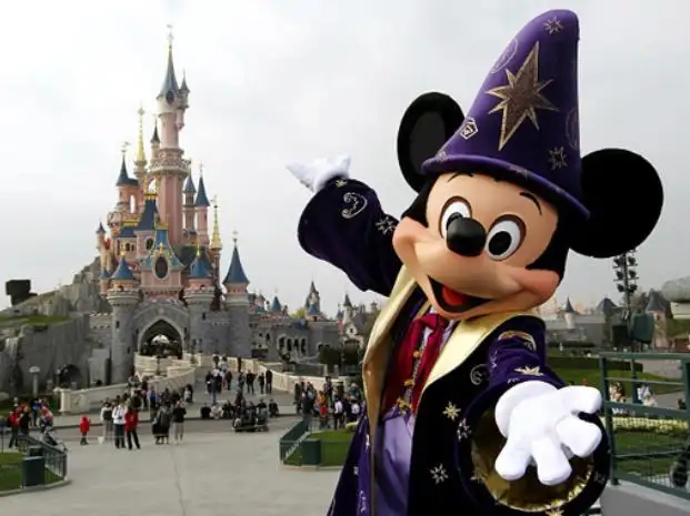 Al menos 35 empleados de Disney presos por abuso de menores