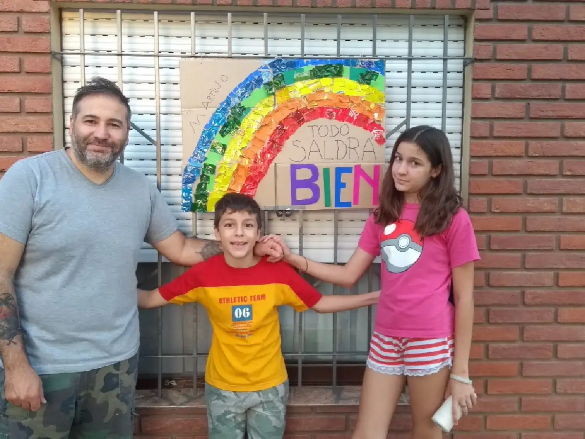 Las ventanas de Devoto se  llenan de arcoíris contra el  coronavirus : "Todo va a salir bien" 