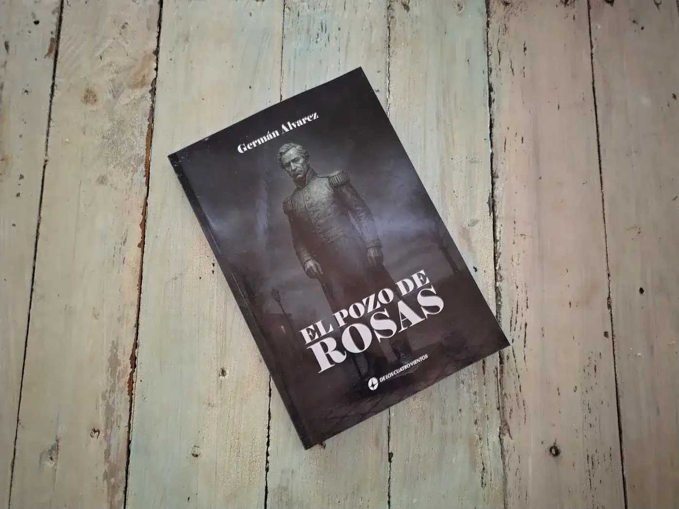 El periodista Germán Alvarez presentó su primera novela inspirada en Miramar