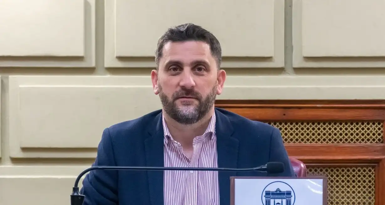 Un proyecto del diputado Mariano Cuvertino (Unidos para Cambiar Santa Fe) para instituir el 26 de agosto como el "Día de la Constitución Provincial" fue aprobado en la última sesión. Foto: Archivo