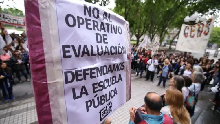 Protesta contra el examen Aprender: “Es una gran mentira”