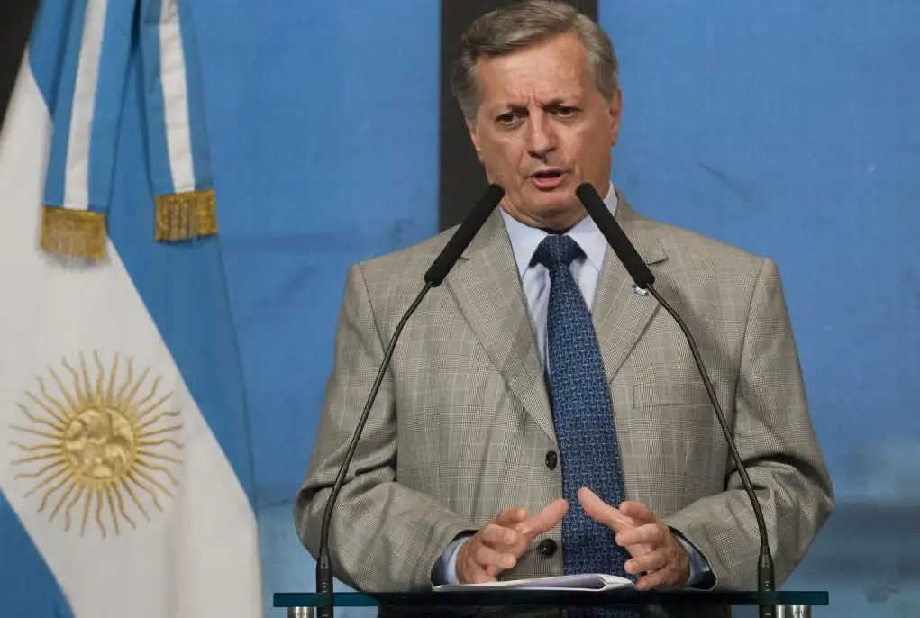 Aranguren no descarta "cortes" de energía en el verano