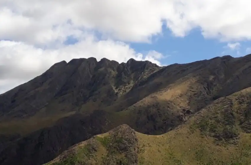 Un hombre murió mientras caminaba por un cerro de Sierra de la Ventana