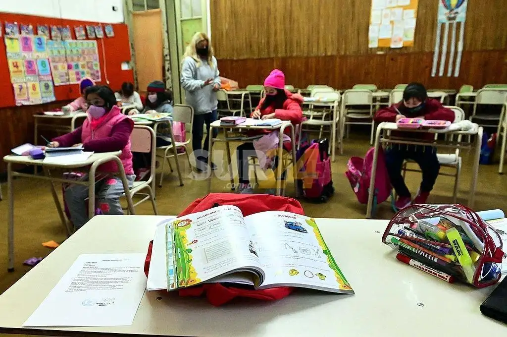 Analizan extender el ciclo lectivo para quienes terminan la primaria y secundaria