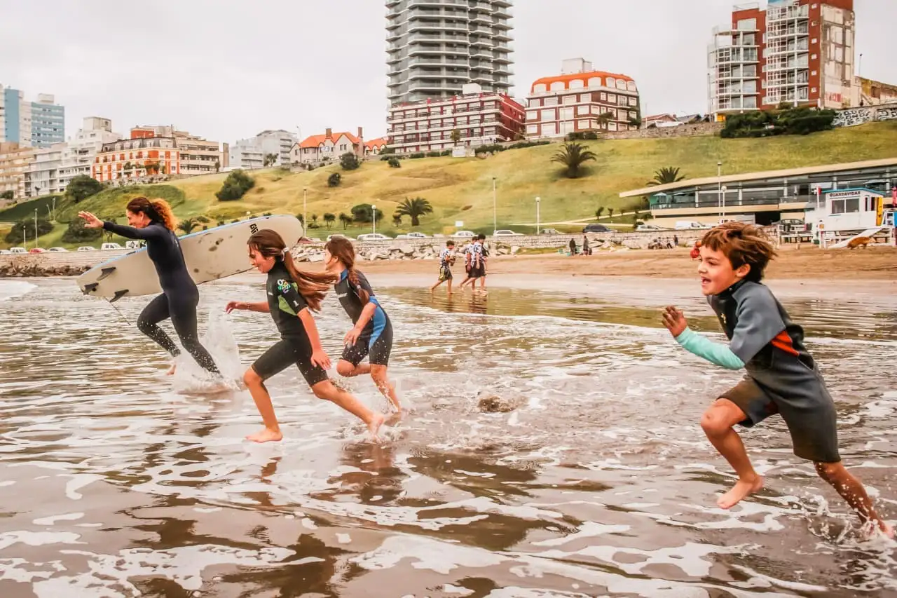 La Escuela de Surf comenzará el 6 de enero y se dictará los martes y jueves.
