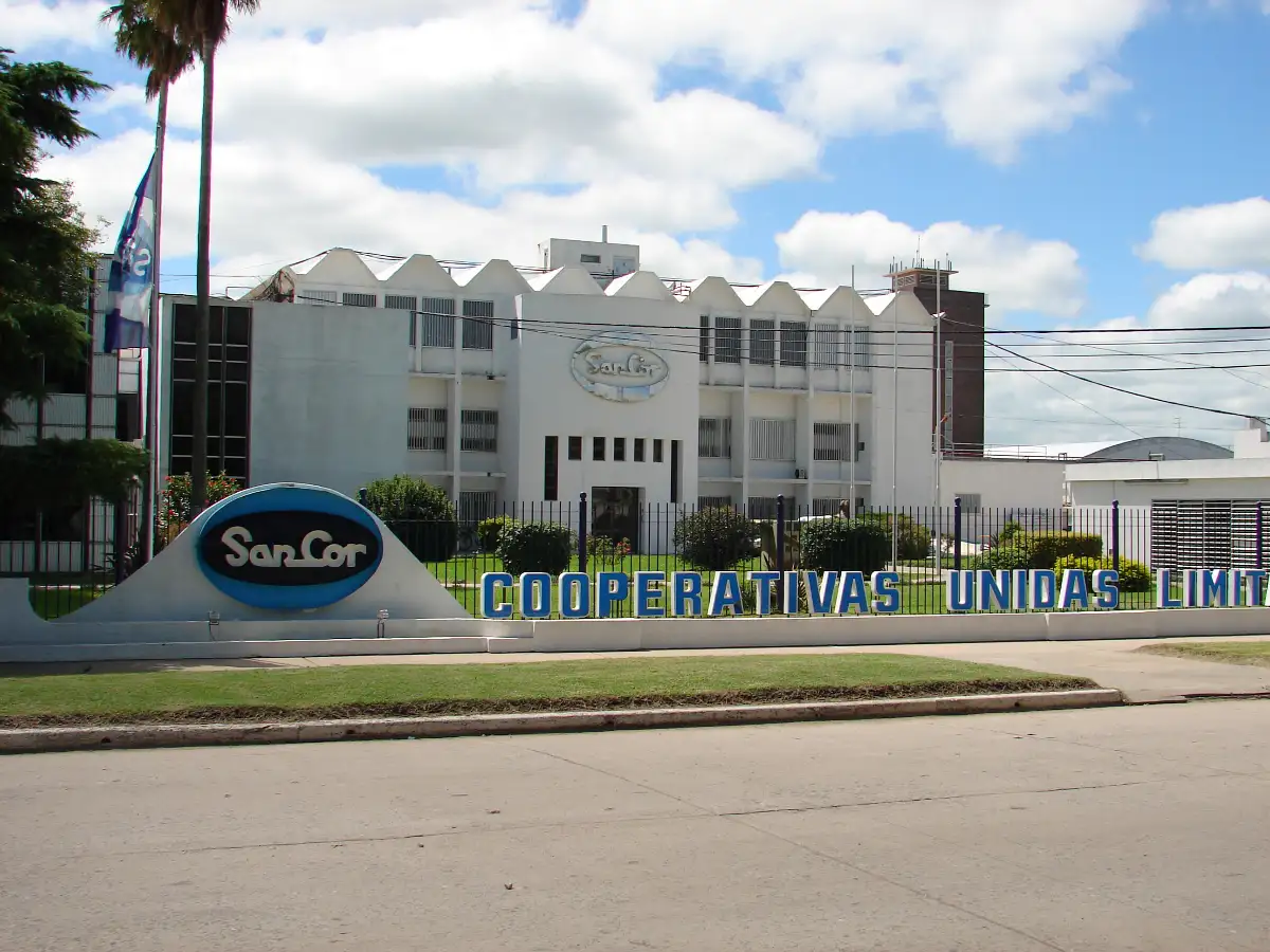La láctea SanCor dejó de ser cooperativa  y ahora es de Adecoagro