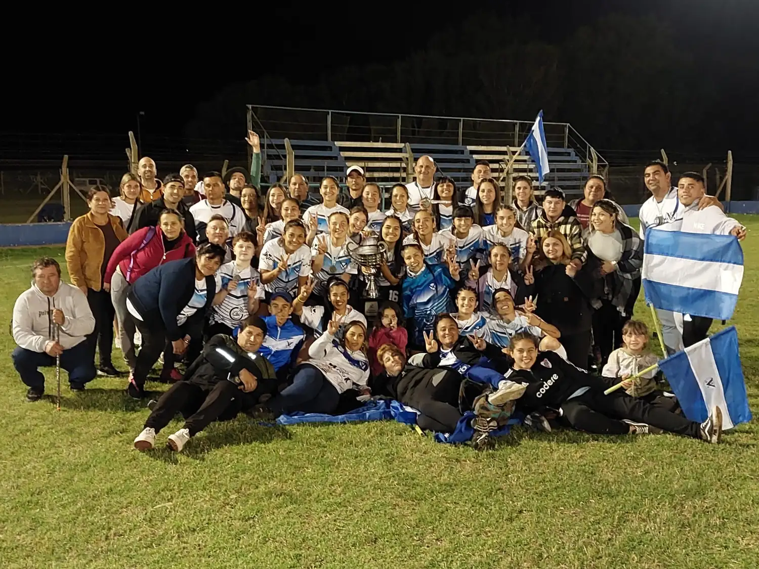 Rivadavia sumó una estrella más en su rica historia dentro del fútbol femenino. Foto: Paola Bartulo.