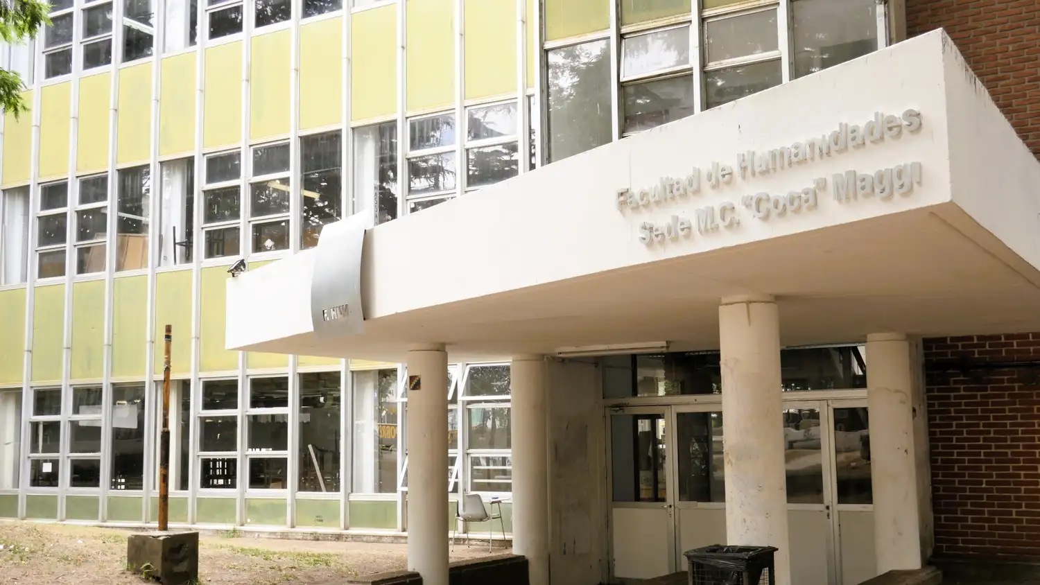 Para llevarlo a cabo, analizaron el historial de correos electrónicos institucionales para identificar, validar y etiquetar respuestas frecuentes.