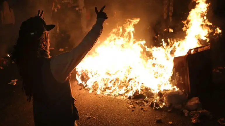 Tras el fallo del Gran Jurado, se registran protestas violentas e incendios en Ferguson