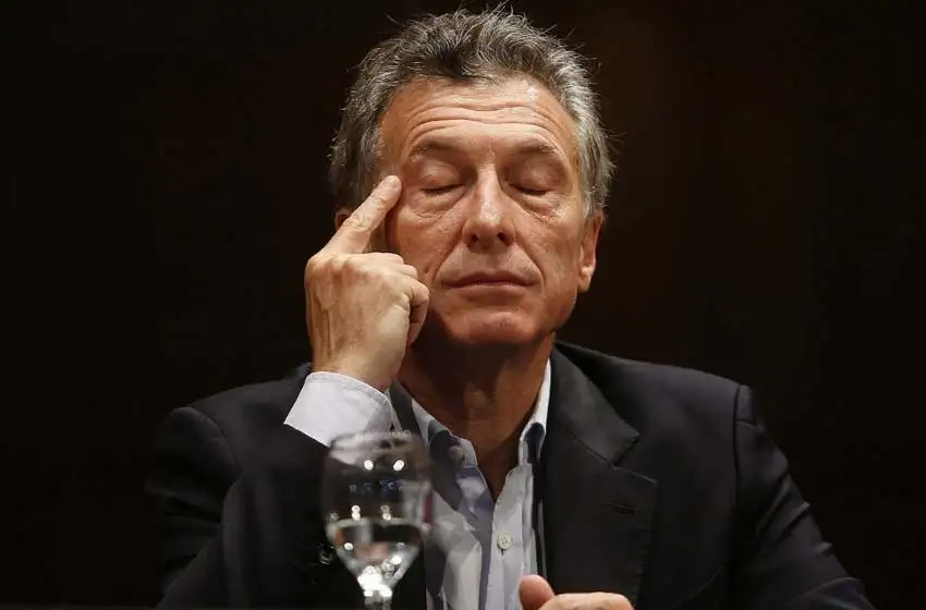 Macri sostuvo su "absoluta inocencia", designó defensor y apeló la prohibición para salir del país