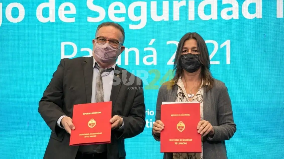 Lagna participó de la segunda jornada del Consejo Federal de Seguridad y firmó convenios con Nación