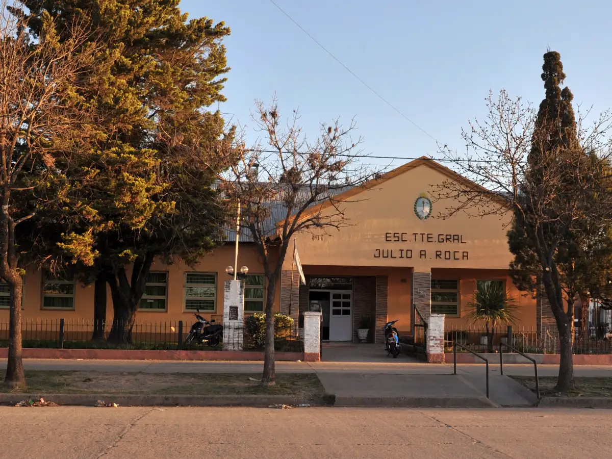Quiso robar en la Escuela Roca y lo detuvieron 