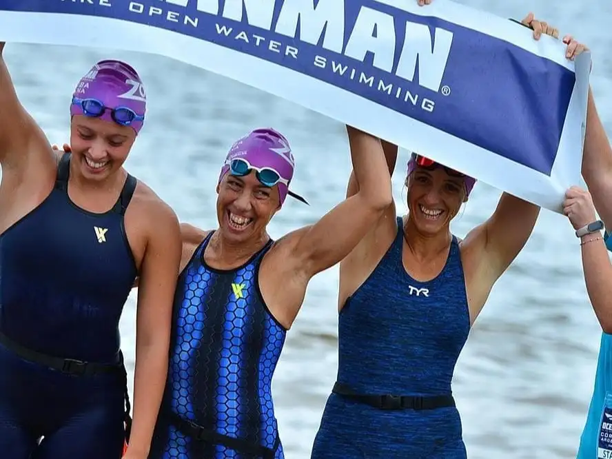 Laura Calderón, Julieta Falaschini y Emilia Tosoni celebrando la victoria.