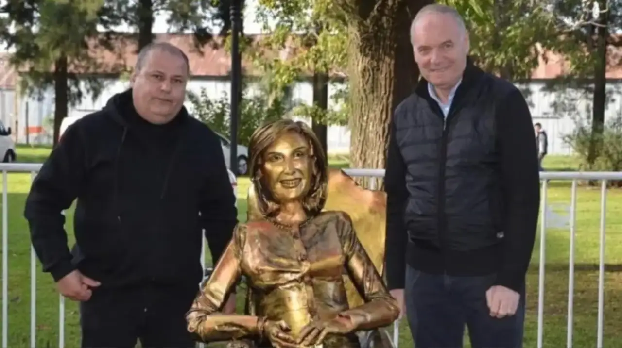 Críticas a la estatua de Mirtha en Villa Cañás: “¡Esto es terrible! ¡Es un monstruo!”