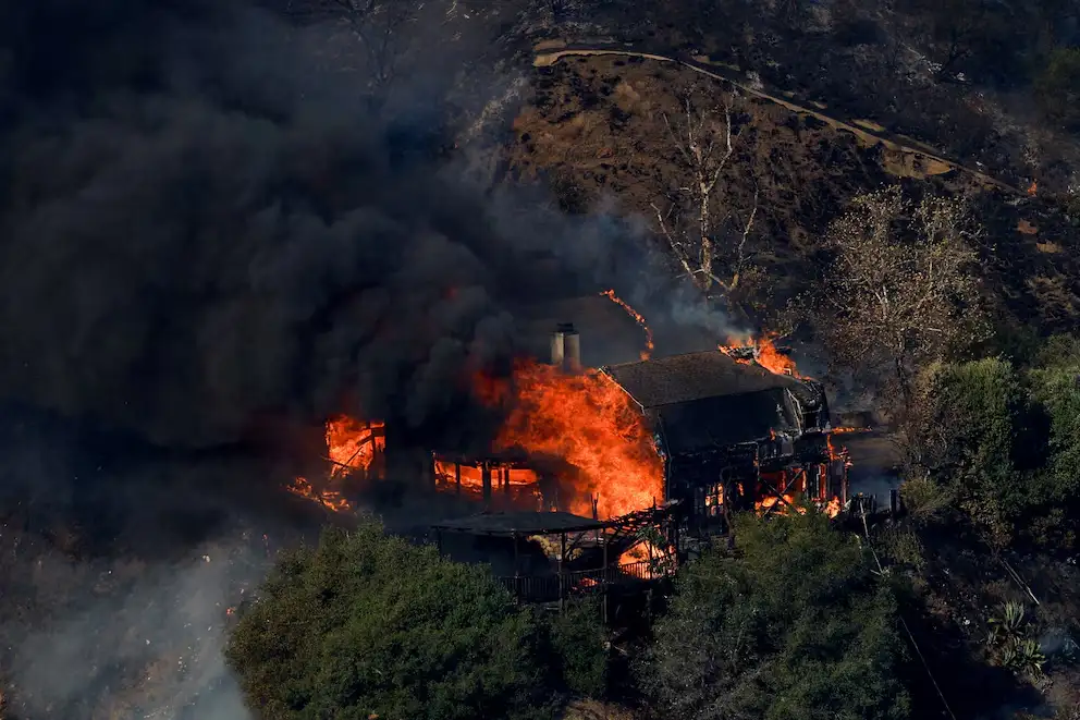 El incendio Palisades fue contenido en un 11%, mientras que el de Eaton 15%