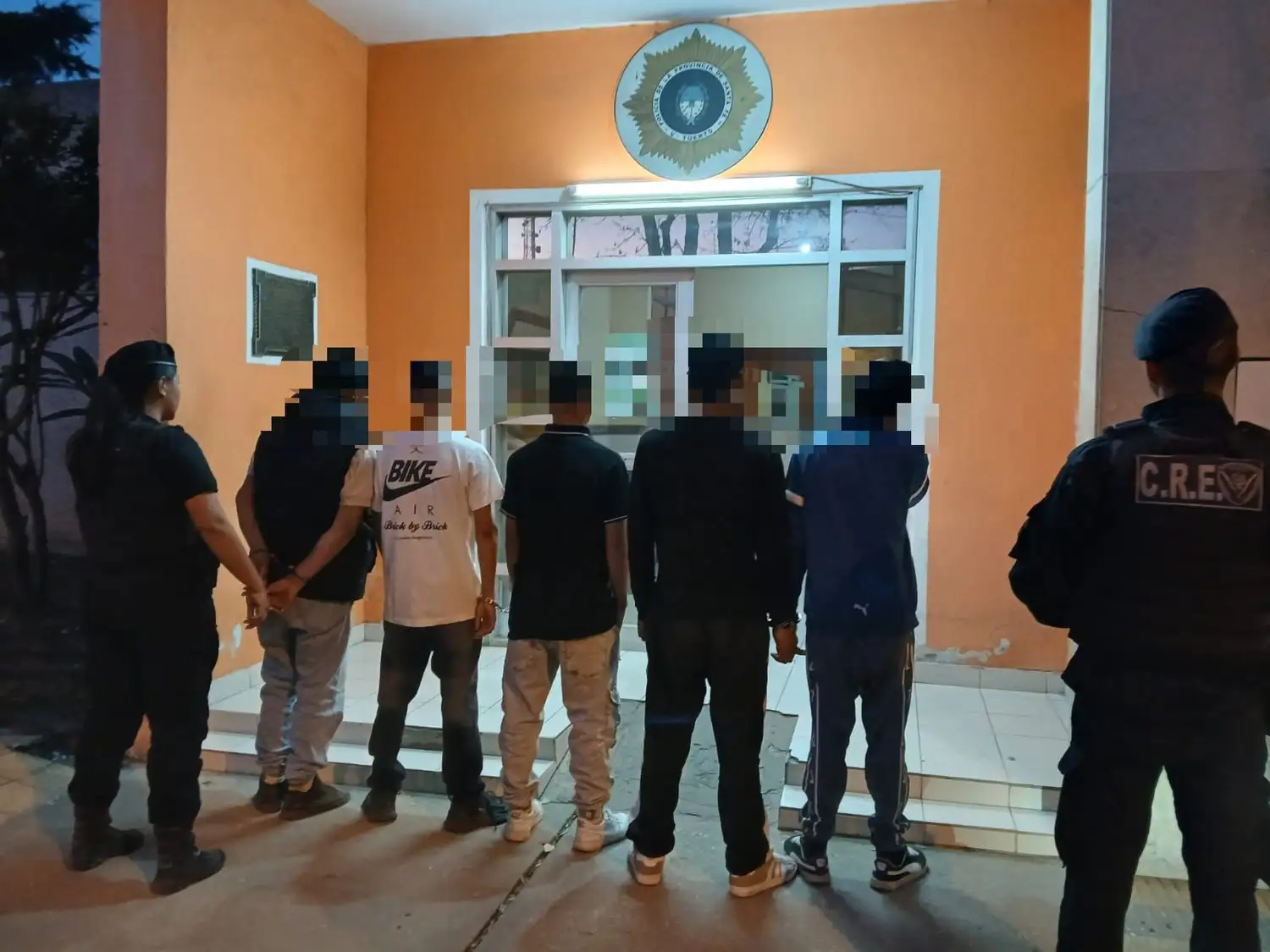 Los cinco jóvenes fueron trasladado a sede de la Comisaría 2°.