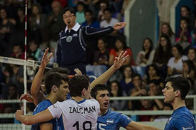Argentina debutó con triunfo en Bariloche