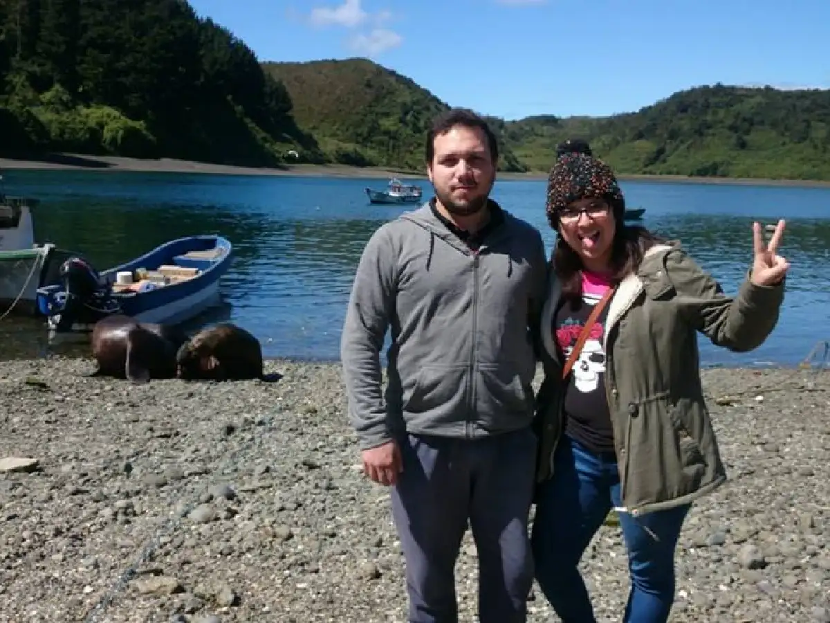 Un amor que nació en internet, llegó a San Francisco y trascendió la Cordillera