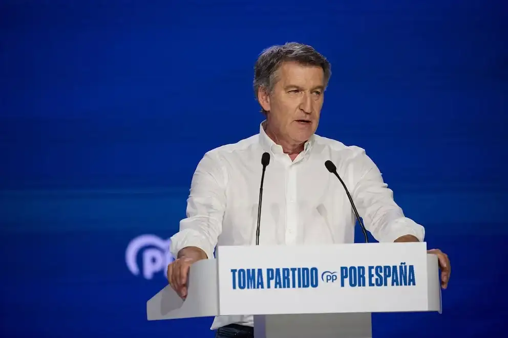 De acuerdo a lo que explicaron fuentes de PP al medio español, El Mundo,  impulsarían una ley que  propone endurecer los requisitos para obtener la nacionalidad española.