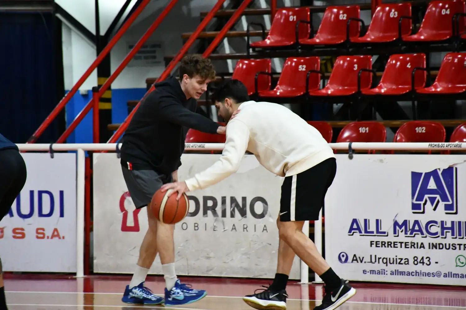 Los jugadores de la "Flor" se volvieron a mover.