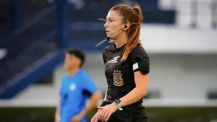 Ariadna Palacios será la primera árbitra en dirigir un partido del fútbol profesional argentino