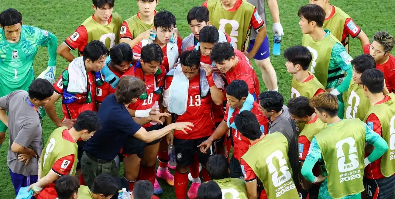 Hong Myung-bo lideró al equipo que quedó eliminado en la fase de grupos. Crédito: REUTERS.