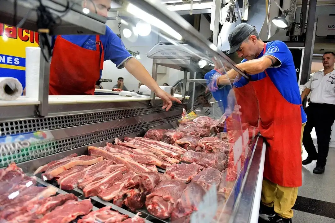 Los argentinos comen menos carne.