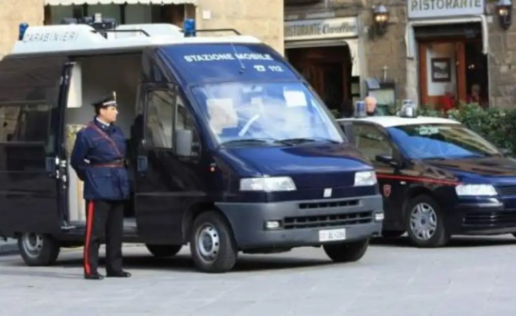 Hallan cuatro maletas con restos humanos en Italia