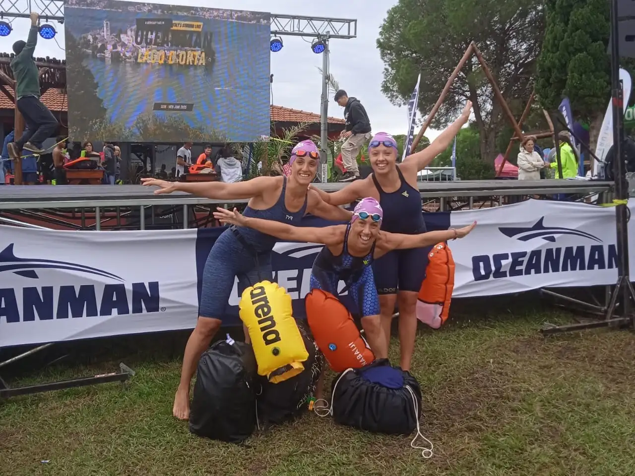 Laura Calderón, Julieta Falaschini y Emilia Tosoni - Oceanman - 2