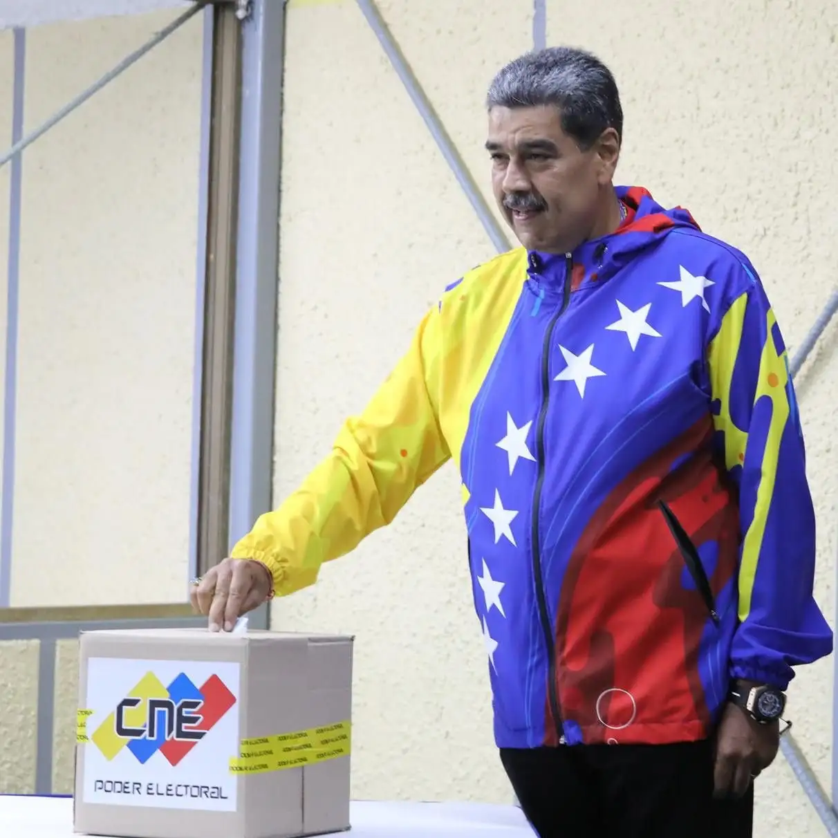 Reiteró que su candidatura es "la única garantía de paz" en el país.