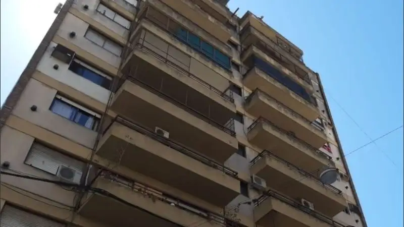 Rosario: cayó mampostería e hirió a una mujer que pasaba por el lugar