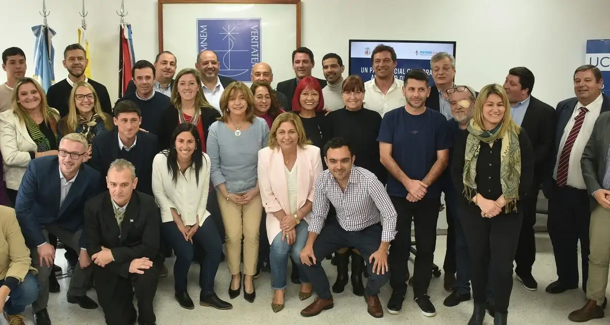 Estuvieron presentes los cuatro candidatos a intendente de Santa Fe, no así los pretendientes a comandar los destinos de la Casa Gris. Crédito: Guillermo Di Salvatore