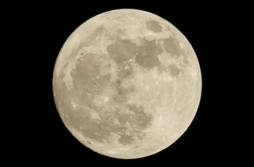 La "Luna de gusano" podrá verse esta madrugada en Argentina