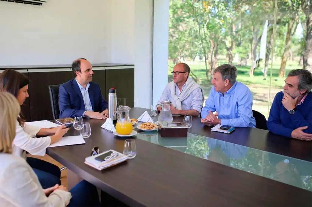 Emilio Jatón y José Corral se reunieron por la transición en la ciudad