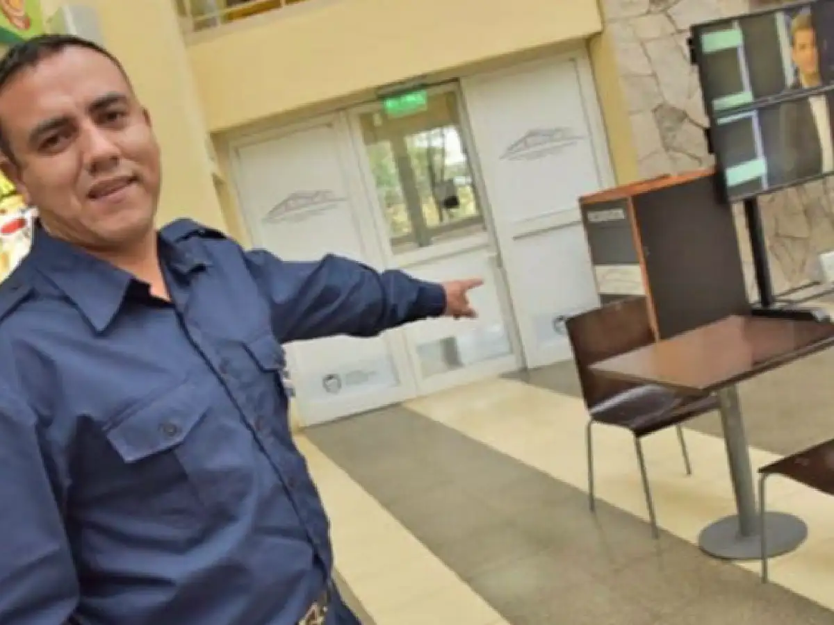 Un policía encontró un bolso con $400 mil y los devolvió