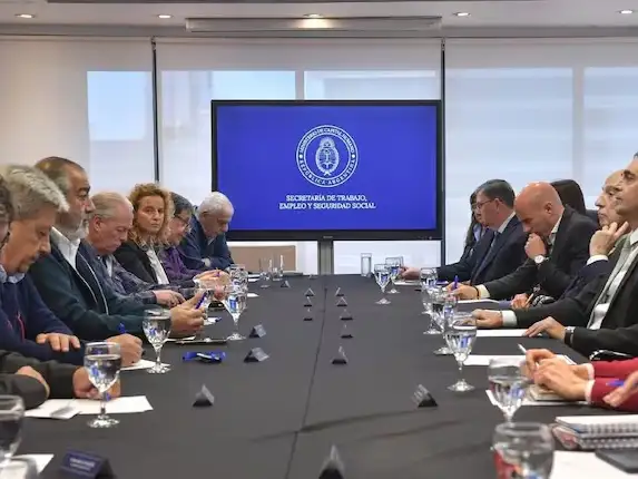 Casi el 70% de las paritarias que acordaron los gremios en lo que va de 2025 estuvieron por debajo de la inflación.