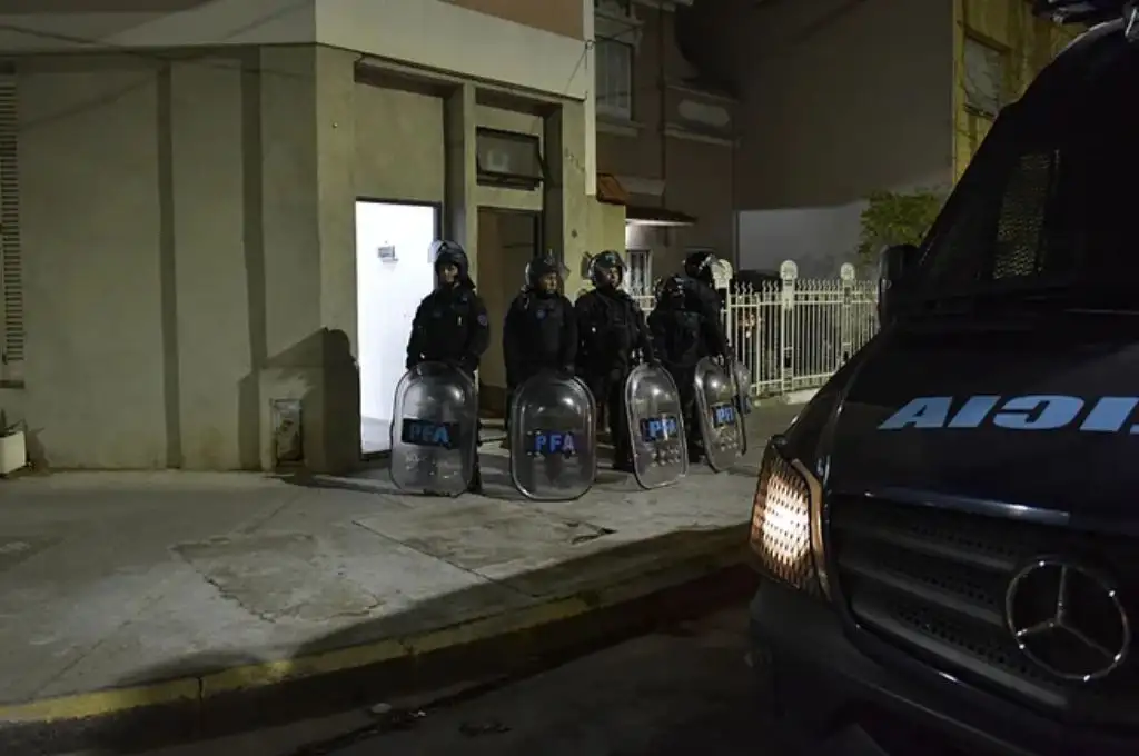 Realizaron un allanamiento en la casa del hombre que atacó a Cristina Kirchner