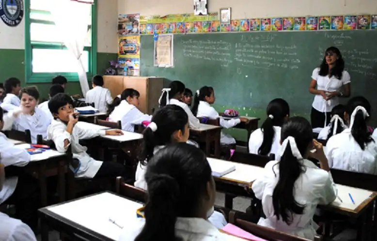 Los gremios docentes repudian la medida implementada por el ministro Goity.