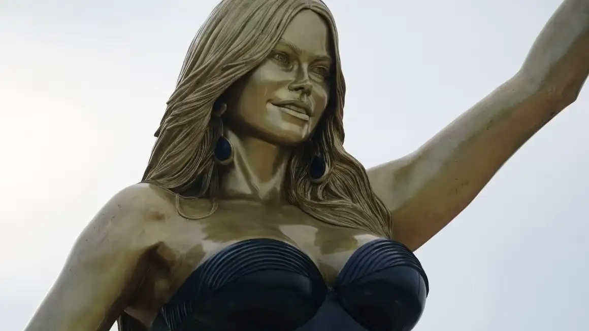 Una estatua de Sofía Vergara de 7,5 metros de altura y más de cinco toneladas en Barranquilla